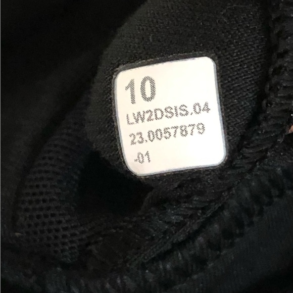 lululemon License to Train Bra. - Picture 2 of 4